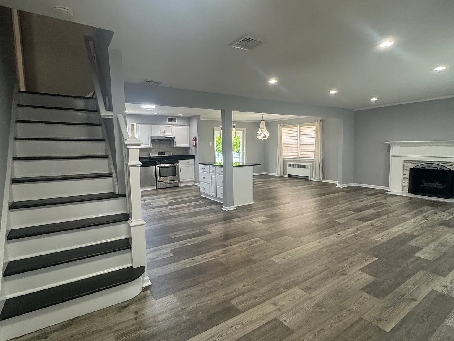 3 bed, 1.5 bath, $3,800 — Photo 2