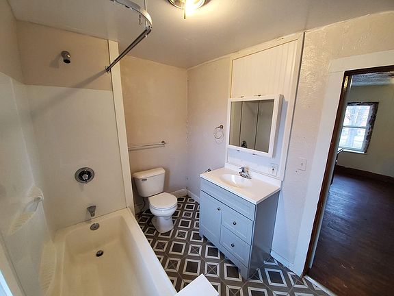 4th image of 399 Ames St #401