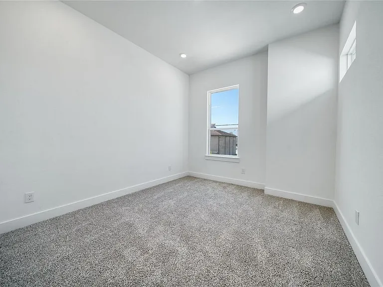 8107 Calhoun Rd — Photo 14