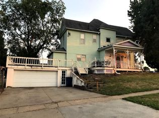 229 University St, Pella, IA 50219