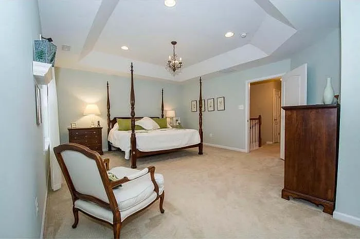 1204 Derry Ln — Photo 5