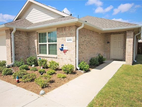 2nd image of 1209 River Oak Ln