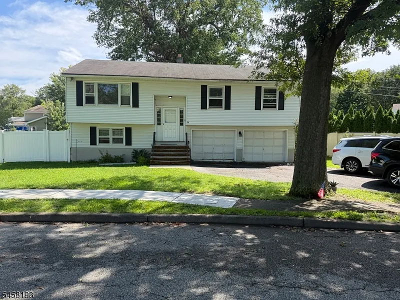 3 bed, 1.5 bath, $3,950 — Photo 1
