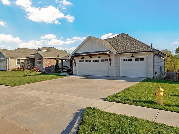 3rd image of 2482 W Camino Alto Street