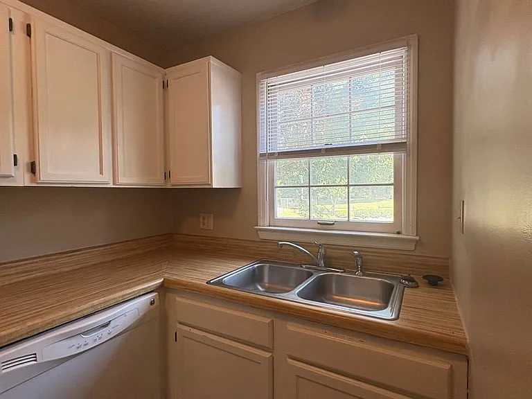 131 Greenford Pl — Photo 3