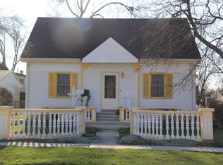 404 S Prairie Ave, Mundelein, IL