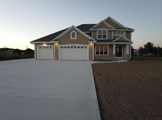 N91W27654 Red Fox Ct, Pewaukee, WI 53072