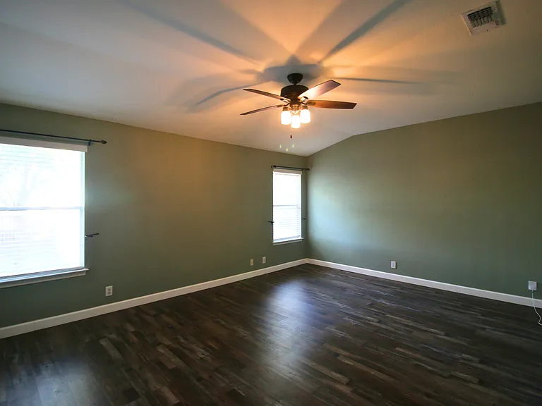 1004 Cougar Country — Photo 16
