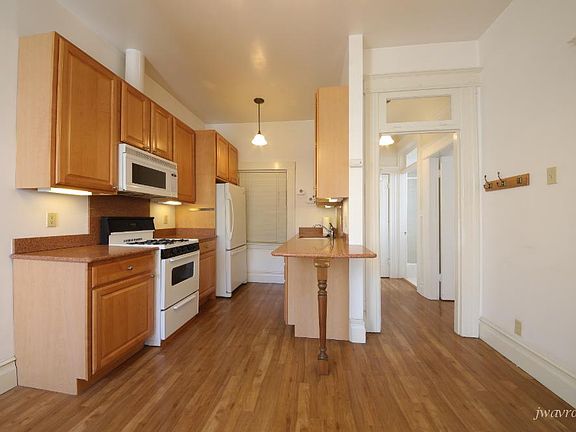 3rd image of 2471 Lombard St #2