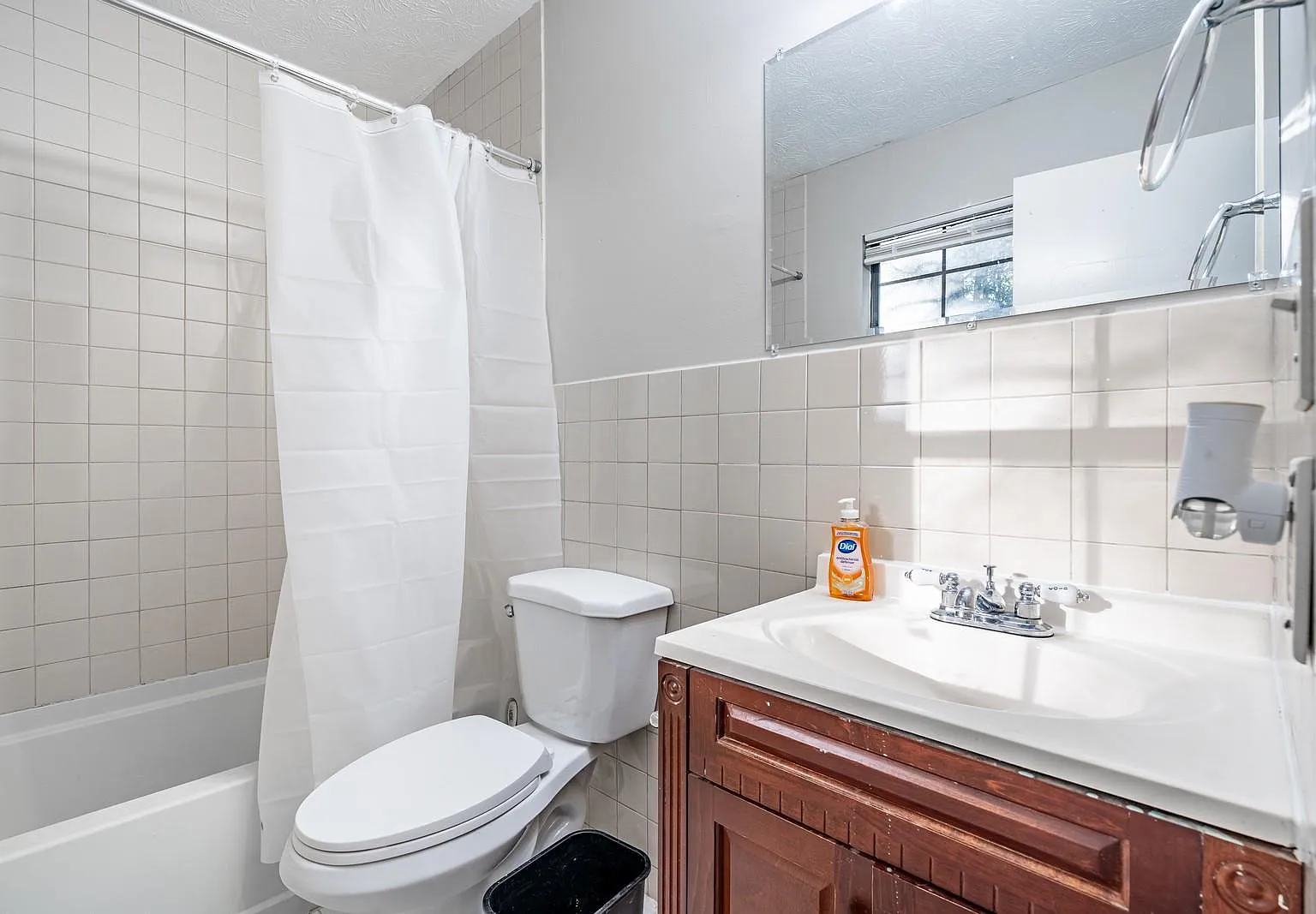 4 bed, 3.0 bath, 1354 sqft, $663 — Photo 2