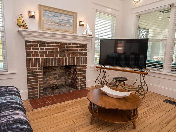 5th image of 609 Lenox Ave