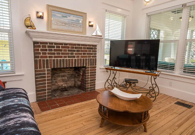 609 Lenox Ave — Photo 5