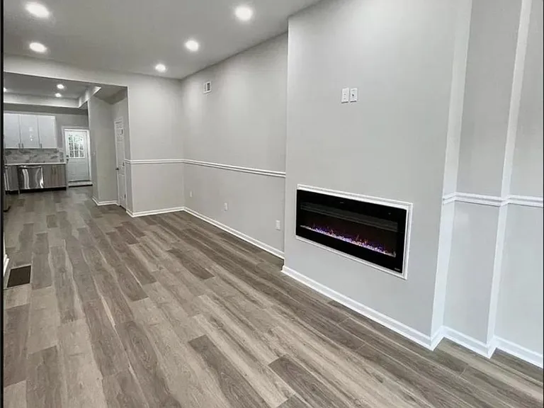 2317 Nicholas St — Photo 1