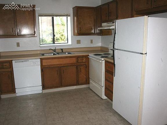 3rd image of 1450 Hathaway Dr APT D