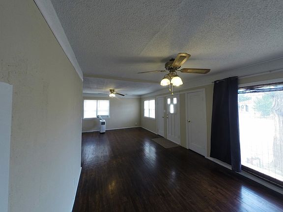 4th image of 704 W 15th St