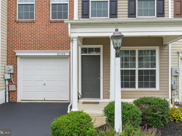 2136 Red Fox Dr, Hummelstown, PA 17036