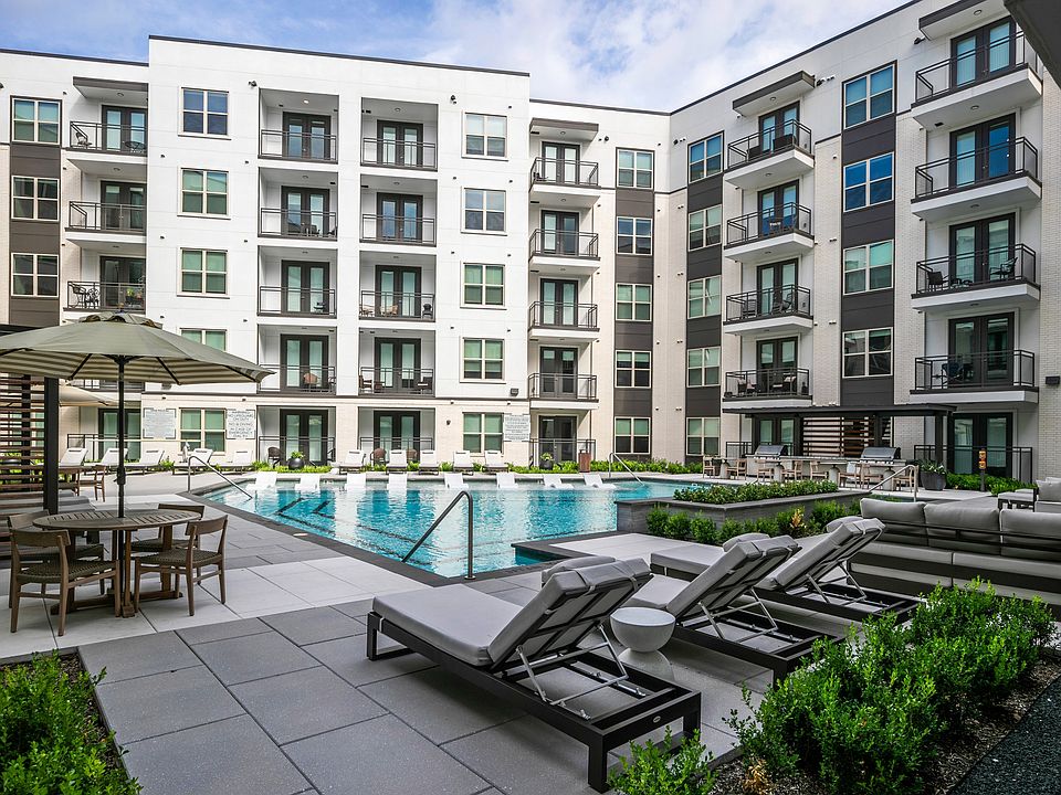 Sparkling hotel-inspired pool