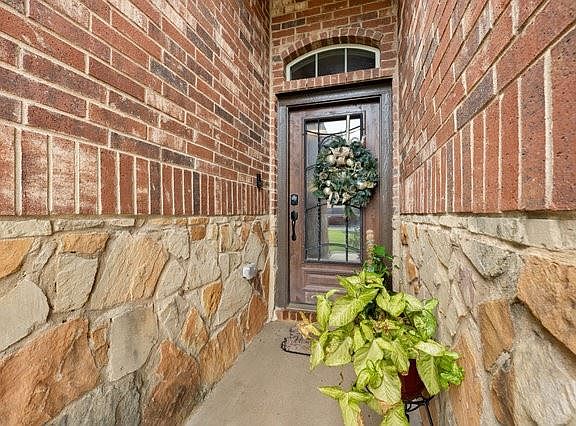 3rd image of 815 Valentino Dr
