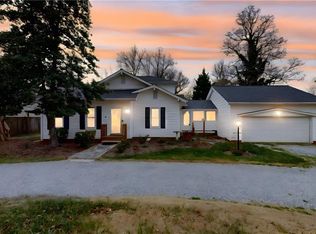 905 Old Winston Rd, High Point, NC 27265