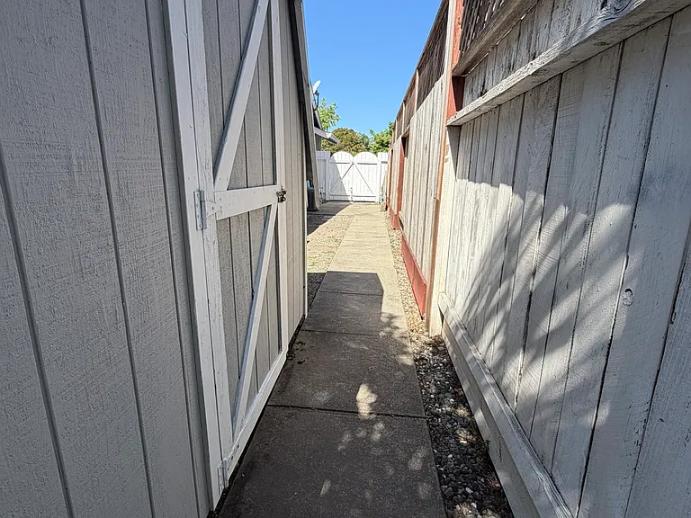 100 Cornell St — Photo 22