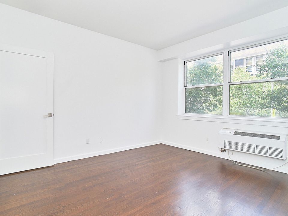 2nd image of 110 Ridge St #2D