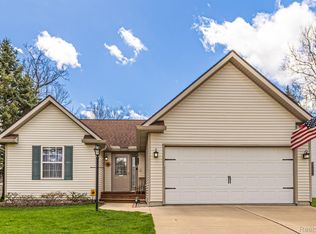 790 1st St, Fenton, MI 48430