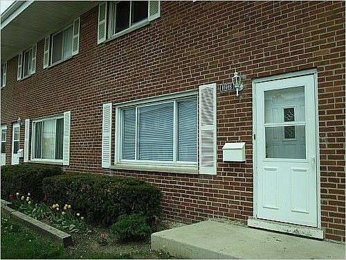 1st image of 1066 N Boxwood Dr #A