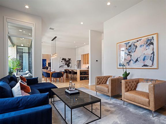 3rd image of 701 N Hudson Ave Unit 404