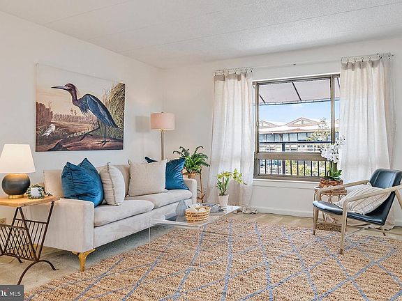 5th image of 100 Severn Ave APT 206