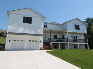 840 Chantilly Ct, Burlington, WI 53105