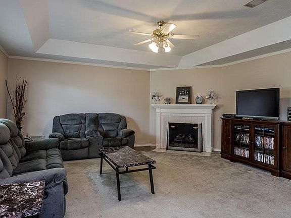 2nd image of 606 Abbey Ln