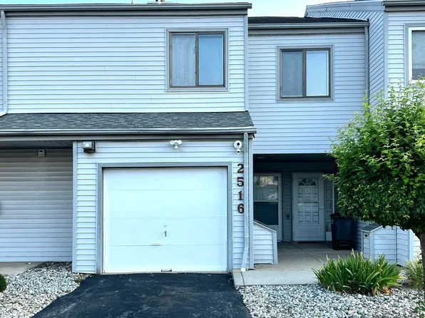 2516 W Village Dr, Toledo, OH 43614