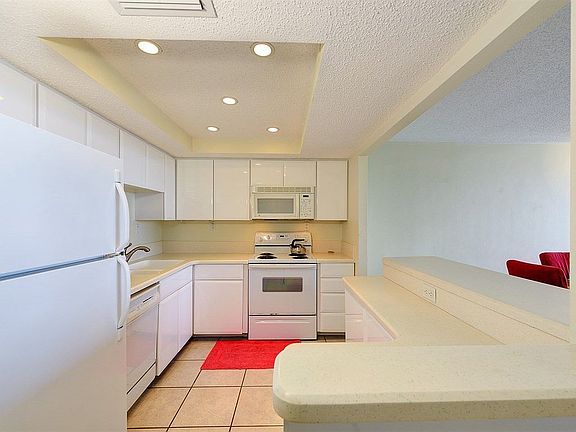 3rd image of 707 S Gulfstream Ave Unit 606