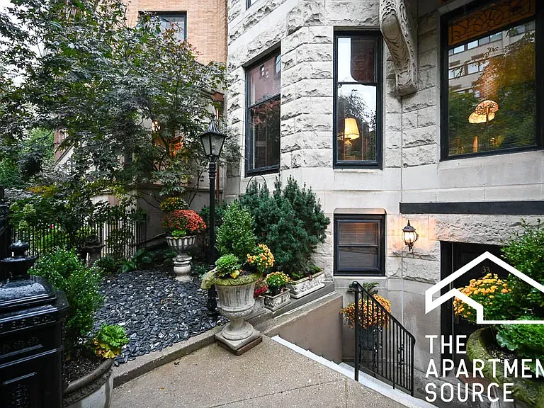 34 E Division St — Photo 3