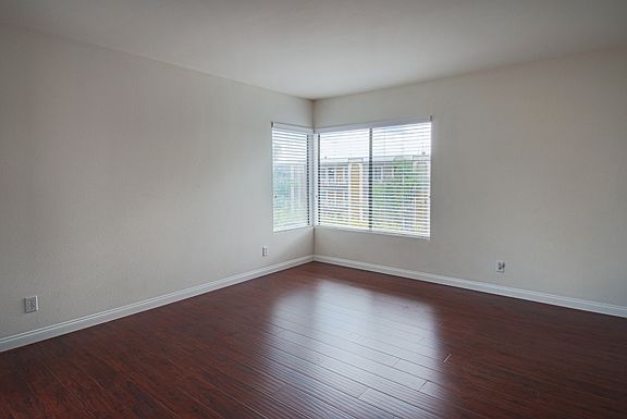 4th image of 3046 W Cheryllyn Ln #21