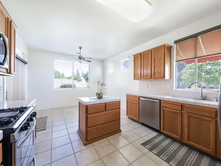 9802 Bourbon Rose Ct — Photo 18