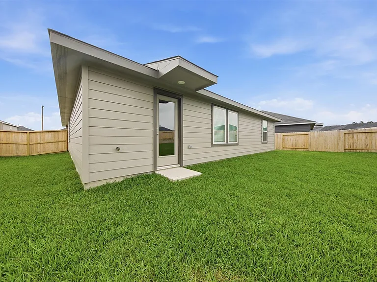 40810 Hawthorne Glades St — Photo 29