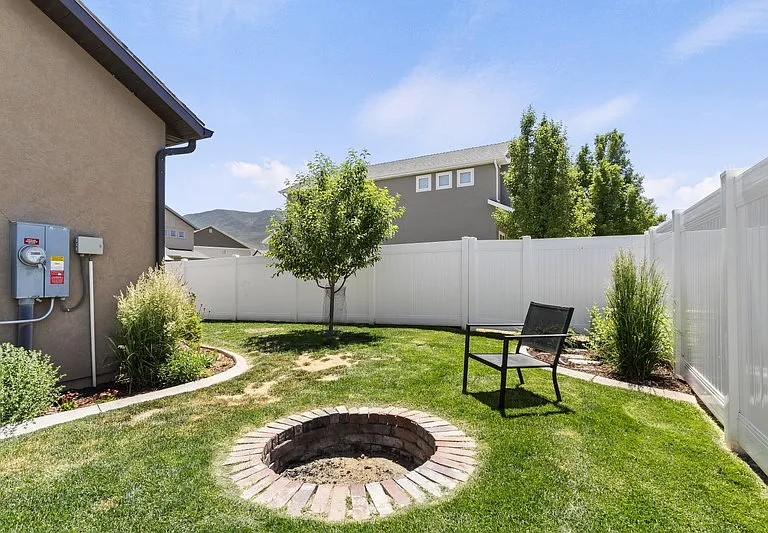 1025 N Apple Seed Ln — Photo 26