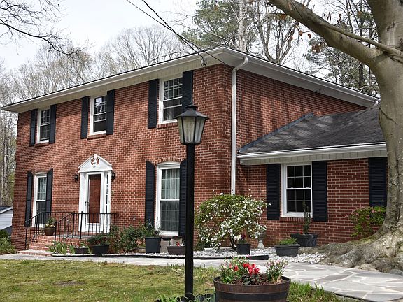 2nd image of 2313 Sherbrooke Dr
