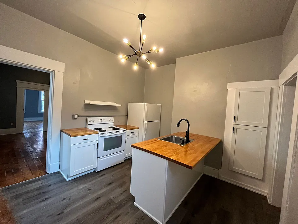 818 Main St