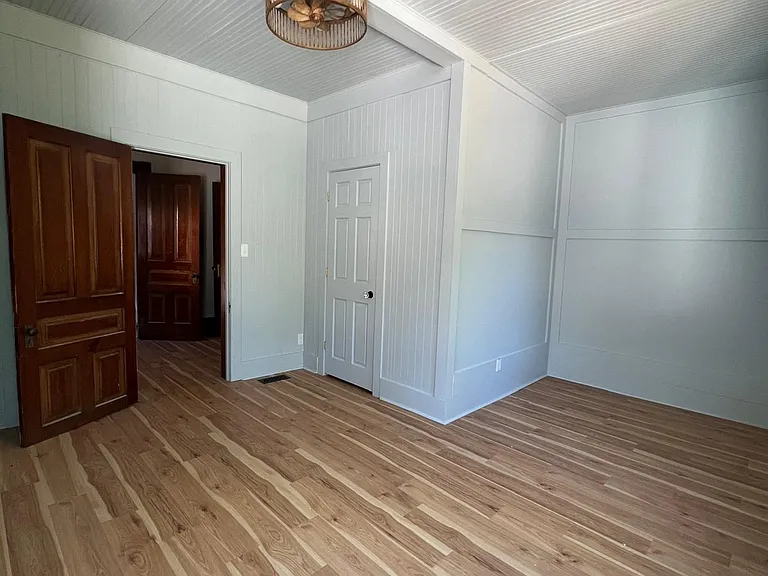 400 N Sherman St — Photo 23