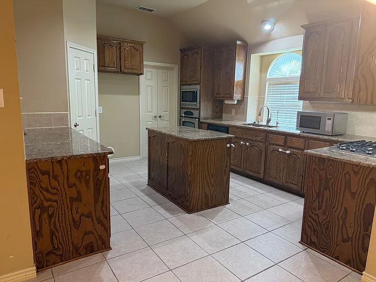 817 Graystone Dr — Photo 13