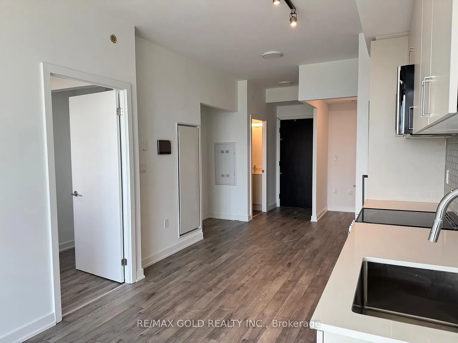 2 bed, $2,300 — Photo 4