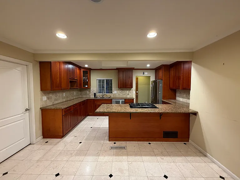 1695 Merrill Dr — Photo 10