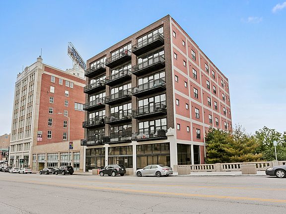 2nd image of 2015 Grand Ave Unit 422
