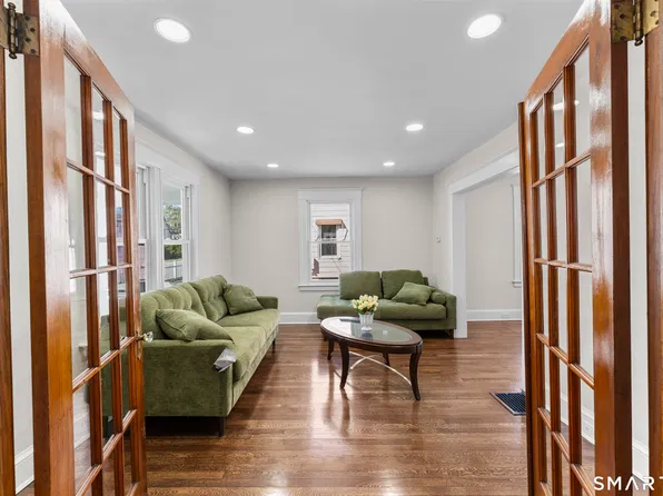 30 Oakwood Street, East Hartford, CT 06108