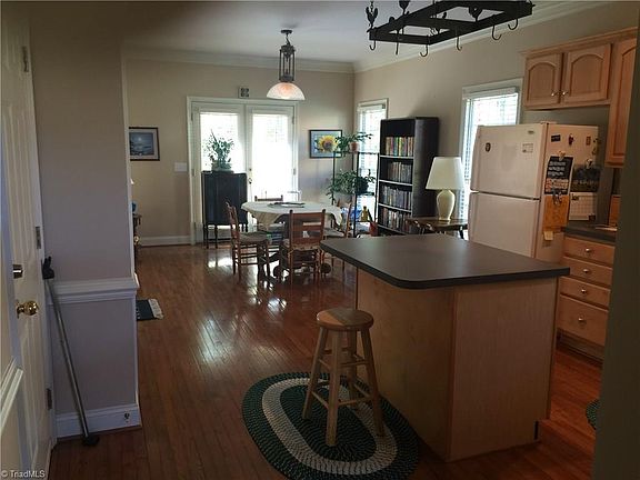 5th image of 11 F Park Village Ln
