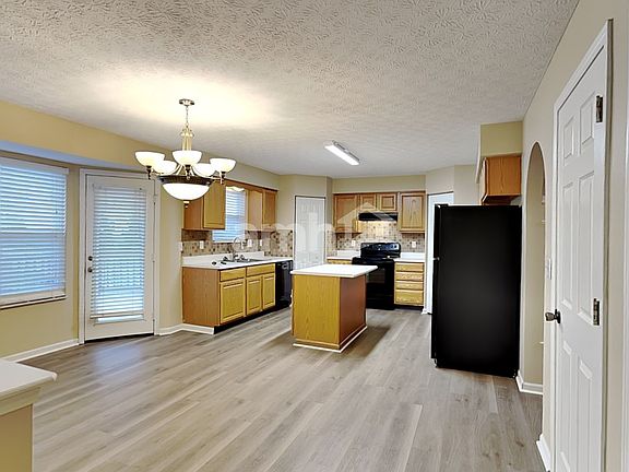 4th image of 1009 Legacy Ln