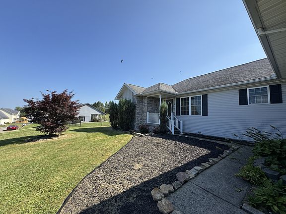 3rd image of 36 Bayley Dr