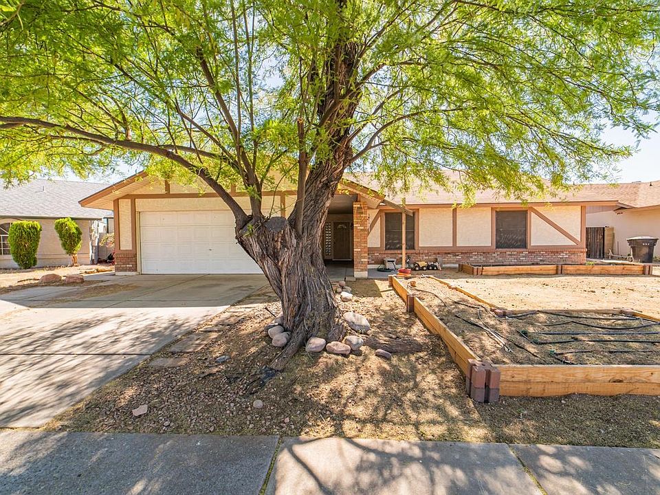 1st image of 828 N Quail Cir